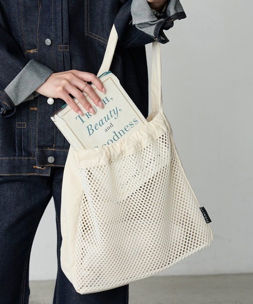 BONLECILL Marche（ボンルシールマルシェ）の「【BONLECILL Marche】《A4収納》デイリーメッシュワンハンドルトートバッグ（トートバッグ・レディース・ネイビー/アイボリー/ブラック・FREE）」の14枚目の写真