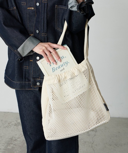 BONLECILL Marche（ボンルシールマルシェ）の「【BONLECILL Marche】《A4収納》デイリーメッシュワンハンドルトートバッグ（トートバッグ・レディース・ネイビー/アイボリー/ブラック・FREE）」の4枚目の写真