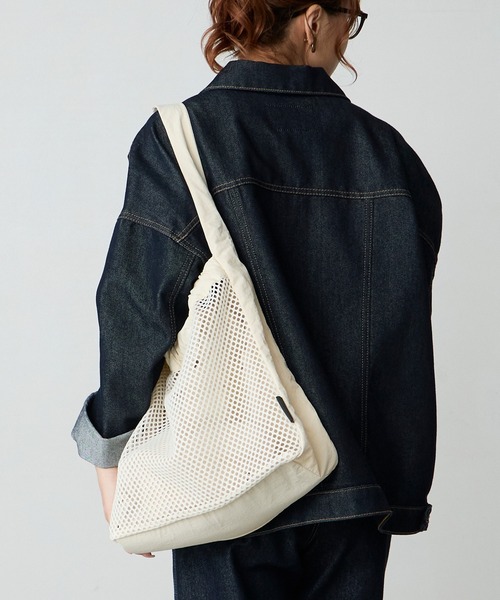 BONLECILL Marche（ボンルシールマルシェ）の「【BONLECILL Marche】《A4収納》デイリーメッシュワンハンドルトートバッグ（トートバッグ・レディース・ネイビー/アイボリー/ブラック・FREE）」の5枚目の写真