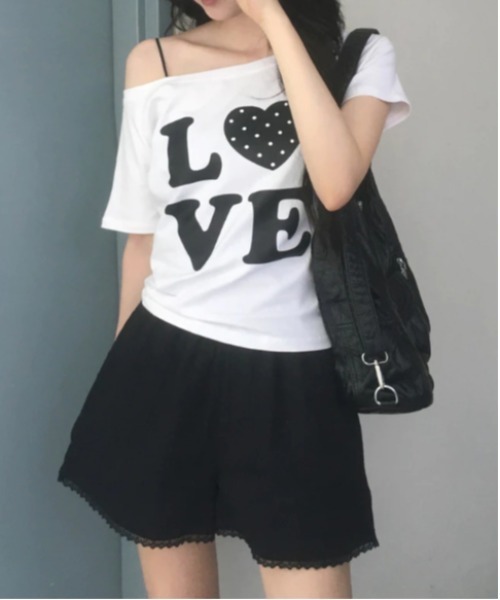 gossip!ロサンゼルス(ゴシップロサンゼルス)の「Y2K LOVEドットロゴワンショルダーTシャツ オフショルダー トップス 韓国風(Tシャツ/カットソー・レディース・ホワイト/ブラック・M)」の11枚目の写真