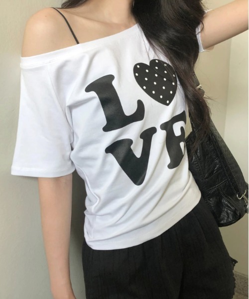 gossip!ロサンゼルス(ゴシップロサンゼルス)の「Y2K LOVEドットロゴワンショルダーTシャツ オフショルダー トップス 韓国風(Tシャツ/カットソー・レディース・ホワイト/ブラック・M)」の5枚目の写真
