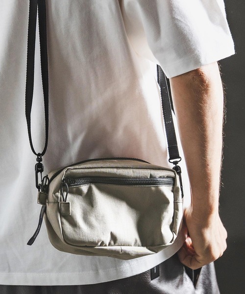 GLIMCLAP(グリムクラップ)の「mko13585- Nylon Fabric Compact Body Pack ボディパック(202-048-gls-cg)(ボディバッグ/ウエストポーチ・メンズ・ベージュ系その他/ネイビー/ブラック/カーキ・FREE)」の3枚目の写真