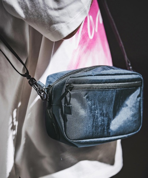 GLIMCLAP(グリムクラップ)の「mko13585- Nylon Fabric Compact Body Pack ボディパック(202-048-gls-cg)(ボディバッグ/ウエストポーチ・メンズ・ベージュ系その他/ネイビー/ブラック/カーキ・FREE)」の1枚目の写真