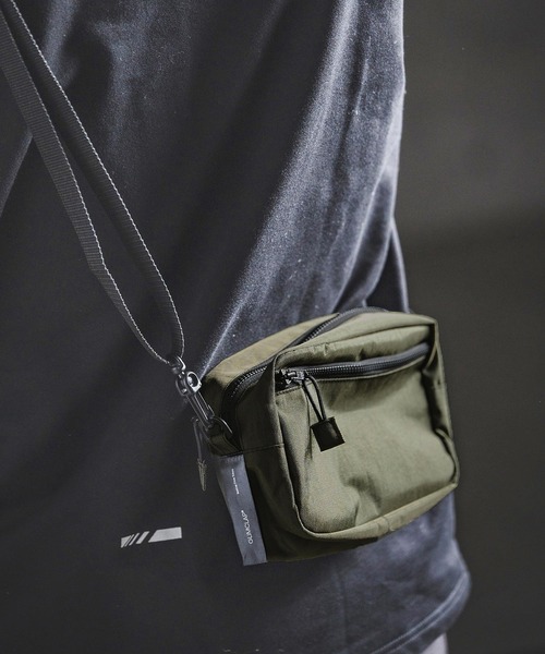 GLIMCLAP(グリムクラップ)の「mko13585- Nylon Fabric Compact Body Pack ボディパック(202-048-gls-cg)(ボディバッグ/ウエストポーチ・メンズ・ベージュ系その他/ネイビー/ブラック/カーキ・FREE)」の4枚目の写真