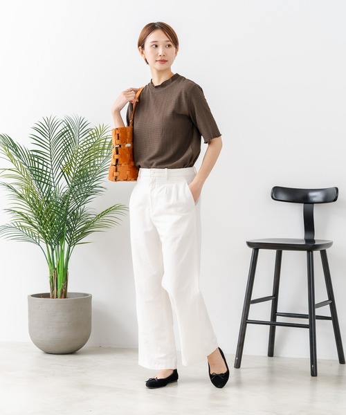 fort point(フォーポイント)の「【C-FORTPOINT/フォートポイント】【ひんやり接触冷感 二の腕カバー】カット楊柳 ハイネック5分袖Tシャツ 体型カバー 着痩せ きれいめ カジュアル 涼しい(Tシャツ/カットソー・レディース・サックスブルー/ダークブラウン/ベージュ/ライトパープル・MEDIUM/LARGE)」の6枚目の写真