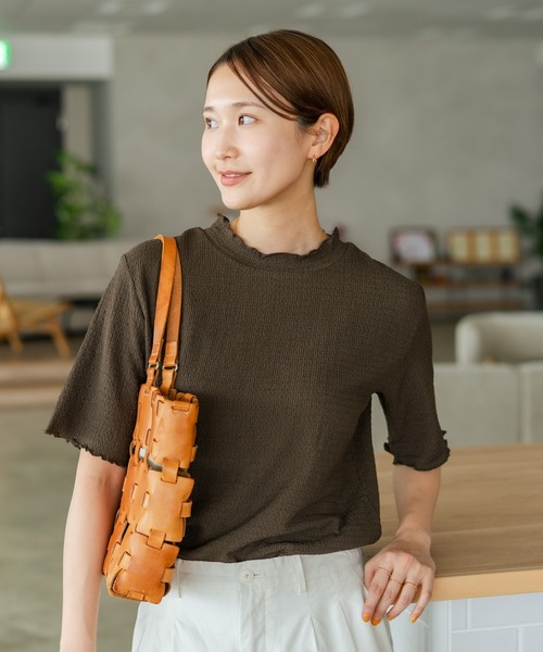 fort point(フォーポイント)の「【C-FORTPOINT/フォートポイント】【ひんやり接触冷感 二の腕カバー】カット楊柳 ハイネック5分袖Tシャツ 体型カバー 着痩せ きれいめ カジュアル 涼しい(Tシャツ/カットソー・レディース・サックスブルー/ダークブラウン/ベージュ/ライトパープル・MEDIUM/LARGE)」の16枚目の写真