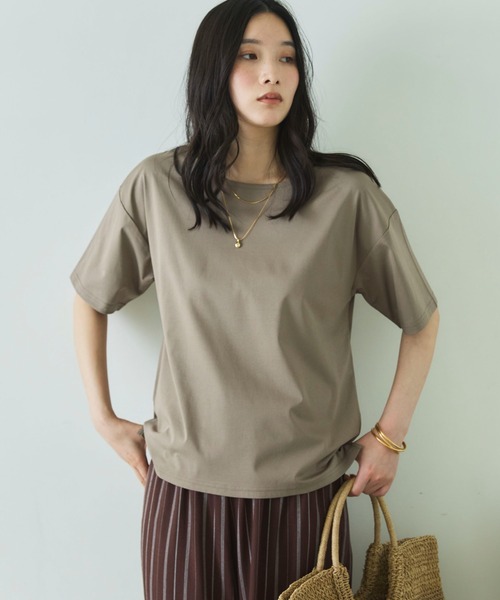 Doux archives(ドゥアルシーヴ)の「【吸湿透気】ボートネック半袖プルオーバー(Tシャツ/カットソー・レディース・モカ/グレイッシュベージュ/ブラック・FREE)」の2枚目の写真