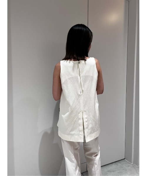 ESTNATION（エストネーション）の「ESTNATION / トリアセリネン バックスリットノースリーブ（シャツ/ブラウス・レディース・ホワイト/ブラック・36/38）」の9枚目の写真