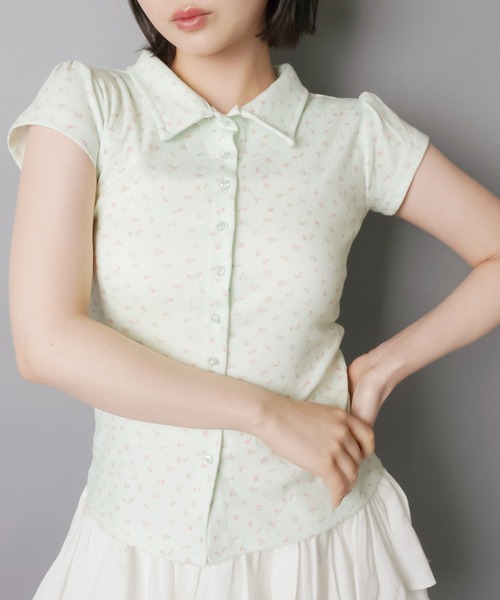 SPINNS(スピンズ)の「総柄半袖シャツ/小花柄/全4種(シャツ/ブラウス・レディース・サックスブルー/ベージュ/ネイビー/グレー/ミント/ホワイト・ONESIZE)」の11枚目の写真