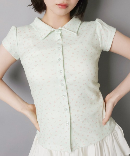 SPINNS(スピンズ)の「総柄半袖シャツ/小花柄/全4種(シャツ/ブラウス・レディース・サックスブルー/ベージュ/ネイビー/グレー/ミント/ホワイト・ONESIZE)」の13枚目の写真