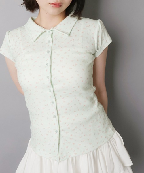 SPINNS(スピンズ)の「総柄半袖シャツ/小花柄/全4種(シャツ/ブラウス・レディース・サックスブルー/ベージュ/ネイビー/グレー/ミント/ホワイト・ONESIZE)」の12枚目の写真