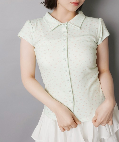 SPINNS(スピンズ)の「総柄半袖シャツ/小花柄/全4種(シャツ/ブラウス・レディース・サックスブルー/ベージュ/ネイビー/グレー/ミント/ホワイト・ONESIZE)」の14枚目の写真