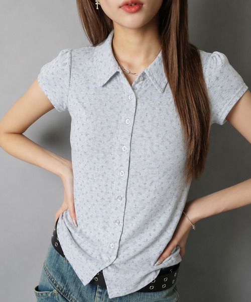 SPINNS(スピンズ)の「総柄半袖シャツ/小花柄/全4種(シャツ/ブラウス・レディース・サックスブルー/ベージュ/ネイビー/グレー/ミント/ホワイト・ONESIZE)」の22枚目の写真