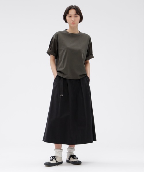 MHL.(エムエイチエル)の「GARMENT DYED COTTON JERSEY(Tシャツ/カットソー・レディース・ホワイト/グレー/ダークグリーン・2)」の12枚目の写真