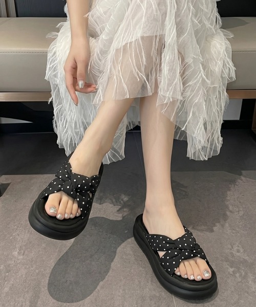 yuue' ( wear )（ユーイ）の「ドット柄クロスリボンベルト厚底サンダル（サンダル・レディース・アイボリー/ブラック・23.5cm/24.5cm）」の15枚目の写真