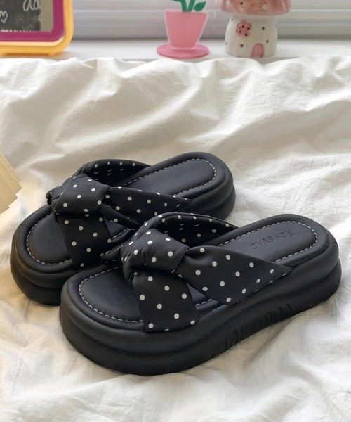 yuue' ( wear )（ユーイ）の「ドット柄クロスリボンベルト厚底サンダル（サンダル・レディース・アイボリー/ブラック・23.5cm/24.5cm）」の9枚目の写真