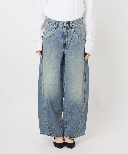 Spick & Span(スピックアンドスパン)の「《追加》LEVI'S 別注 SMU SUPER BAGGY BARREL(デニムパンツ・レディース・ブルー・23/24/25/26/27/28)」の3枚目の写真