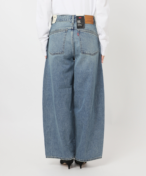 Spick & Span(スピックアンドスパン)の「《追加》LEVI'S 別注 SMU SUPER BAGGY BARREL(デニムパンツ・レディース・ブルー・23/24/25/26/27/28)」の5枚目の写真