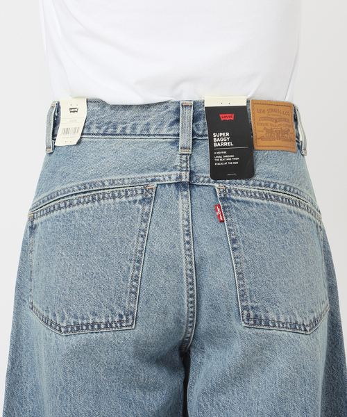 Spick & Span(スピックアンドスパン)の「《追加》LEVI'S 別注 SMU SUPER BAGGY BARREL(デニムパンツ・レディース・ブルー・23/24/25/26/27/28)」の8枚目の写真