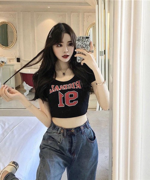 VIBGYOR（ヴィブジョー）の「【EIZZ/アイズ】ORIGINAL 91 ナンバリング クロップド Tシャツ / 深Uネック / オフショル風（Tシャツ/カットソー・レディース・ホワイト/ブラック・FREE）」の8枚目の写真