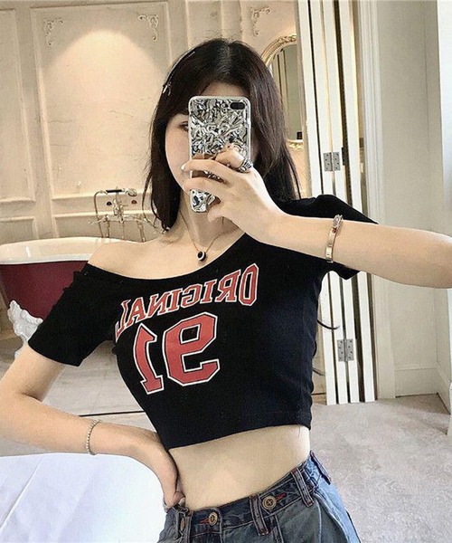VIBGYOR（ヴィブジョー）の「【EIZZ/アイズ】ORIGINAL 91 ナンバリング クロップド Tシャツ / 深Uネック / オフショル風（Tシャツ/カットソー・レディース・ホワイト/ブラック・FREE）」の7枚目の写真