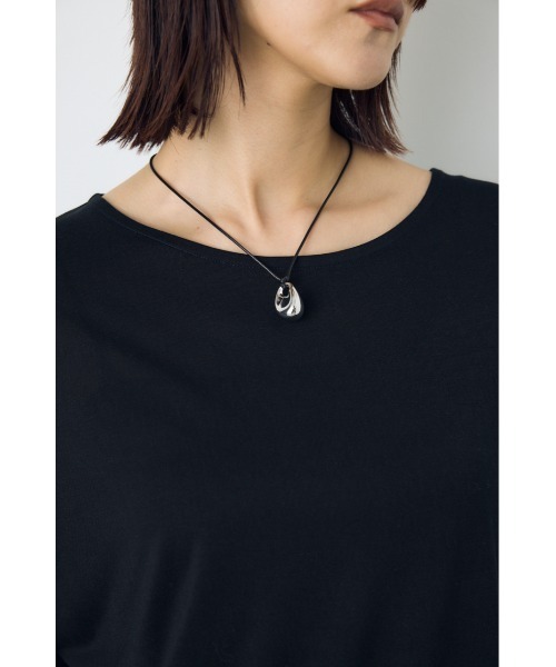 AZUL by moussy（アズールバイマウジー）の「ドレープクロップドTシャツ（Tシャツ/カットソー・レディース・オフホワイト/ベージュ/ブラック/ミント・SMALL/MEDIUM）」の16枚目の写真