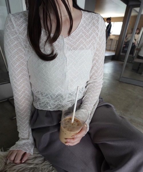 Reurie'(レウリィ)の「レースショートカーディガン(ayaka select) / シアートップス 花柄 シンプル きれいめ フェミニン 重ね着 レイヤード 韓国(カーディガン/ボレロ・レディース・ホワイト/ブラック・FREE)」の4枚目の写真
