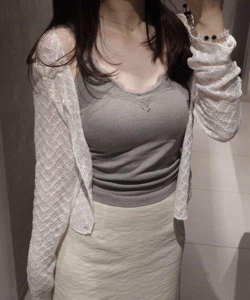 Reurie'(レウリィ)の「レースショートカーディガン(ayaka select) / シアートップス 花柄 シンプル きれいめ フェミニン 重ね着 レイヤード 韓国(カーディガン/ボレロ・レディース・ホワイト/ブラック・FREE)」の16枚目の写真