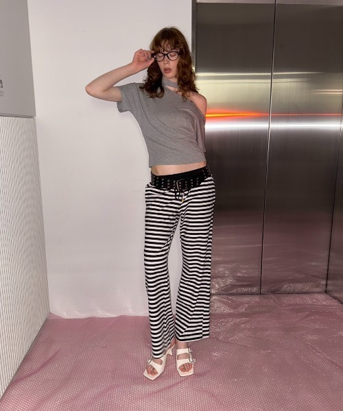 SHAGGIE(シャギー)の「ワンショルダーボタン付きドルマントップス(Tシャツ/カットソー・レディース・ホワイト/グレー/ブラック・FREE)」の6枚目の写真