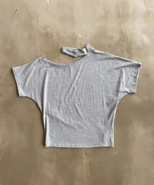 SHAGGIE(シャギー)の「ワンショルダーボタン付きドルマントップス(Tシャツ/カットソー・レディース・ホワイト/グレー/ブラック・FREE)」の10枚目の写真