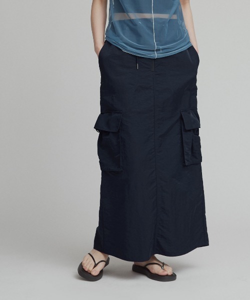 W:Huku(フーク)の「【W:Huku / 撥水 ワッシャーナイロン】カーゴ ロング スカート / Washer Nylon Cargo Long Skirt(スカート・レディース・アイボリー/ブルーグレー/ブラック系その他・FREE)」の1枚目の写真