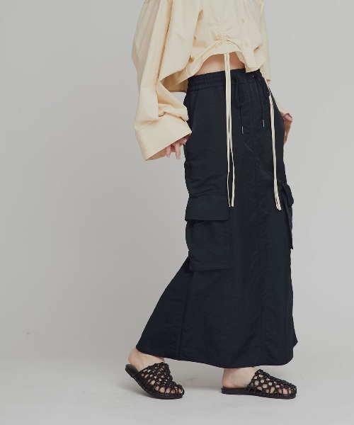 W:Huku(フーク)の「【W:Huku / 撥水 ワッシャーナイロン】カーゴ ロング スカート / Washer Nylon Cargo Long Skirt(スカート・レディース・アイボリー/ブルーグレー/ブラック系その他・FREE)」の9枚目の写真