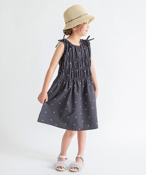 BRANSHES（ブランシェス）の「【接触冷感】シャーリングワンピース（ワンピース・キッズ・チャコールグレー/ベージュ・150/130/120/110/90/80/140/100）」の2枚目の写真