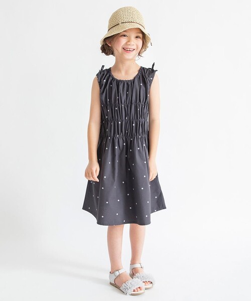 BRANSHES（ブランシェス）の「【接触冷感】シャーリングワンピース（ワンピース・キッズ・チャコールグレー/ベージュ・150/130/120/110/90/80/140/100）」の15枚目の写真