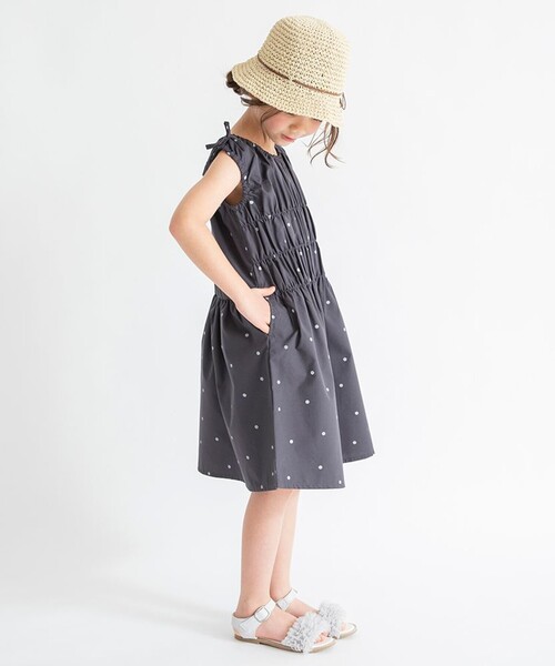 BRANSHES（ブランシェス）の「【接触冷感】シャーリングワンピース（ワンピース・キッズ・チャコールグレー/ベージュ・150/130/120/110/90/80/140/100）」の16枚目の写真