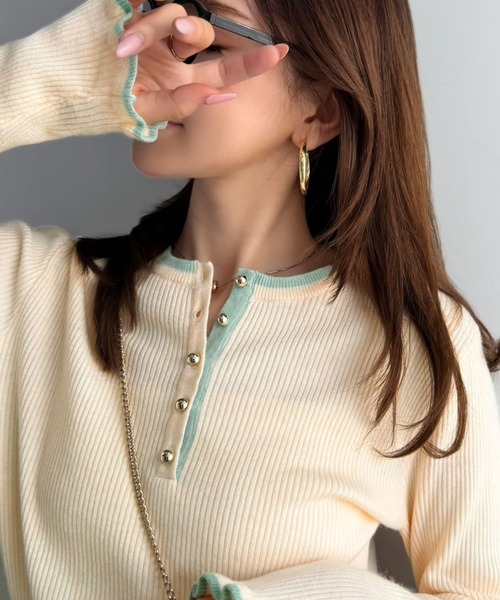 mily bilet(ミウィビレット)の「【mily bilet】大人可愛いディテールをぎゅっと。ゴールドボタン ヘンリーネック配色リブニット (長袖)(ニット/セーター・レディース・ピンク/チャコールグレー/アイボリー/レッド・LARGE/MEDIUM/SMALL/X-LARGE)」の20枚目の写真