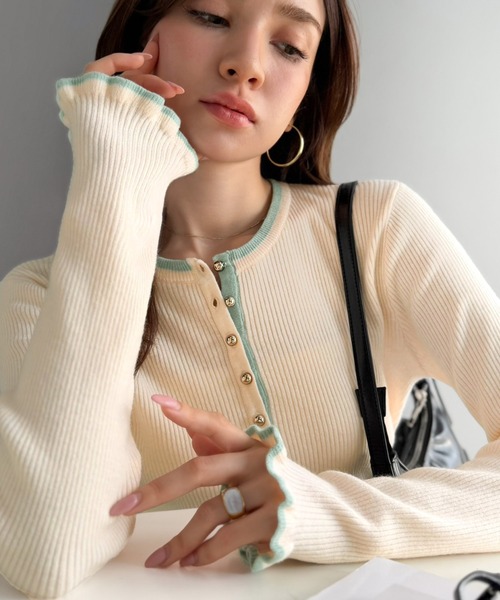 mily bilet(ミウィビレット)の「【mily bilet】大人可愛いディテールをぎゅっと。ゴールドボタン ヘンリーネック配色リブニット (長袖)(ニット/セーター・レディース・ピンク/チャコールグレー/アイボリー/レッド・LARGE/MEDIUM/SMALL/X-LARGE)」の22枚目の写真