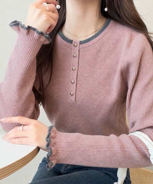 mily bilet(ミウィビレット)の「【mily bilet】大人可愛いディテールをぎゅっと。ゴールドボタン ヘンリーネック配色リブニット (長袖)(ニット/セーター・レディース・ピンク/チャコールグレー/アイボリー/レッド・LARGE/MEDIUM/SMALL/X-LARGE)」の12枚目の写真