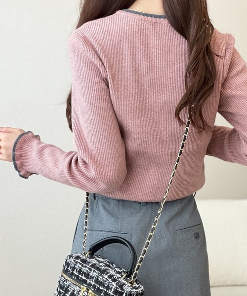 mily bilet(ミウィビレット)の「【mily bilet】大人可愛いディテールをぎゅっと。ゴールドボタン ヘンリーネック配色リブニット (長袖)(ニット/セーター・レディース・ピンク/チャコールグレー/アイボリー/レッド・LARGE/MEDIUM/SMALL/X-LARGE)」の14枚目の写真