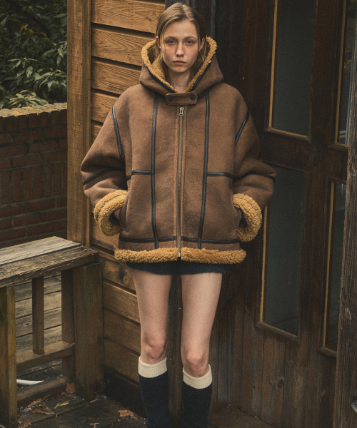 OURNOSTALGIA(アワー ノスタルジア)の「real sheep doubleface mustang jumper_Brown(ムートンコート・レディース・ブラウン・FREE)」の4枚目の写真