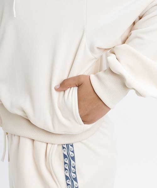 BILLABONG(ビラボン)の「BILLABONG/ビラボン ジップアップ パーカー ベロア セットアップ対応 SURF CAMP PALM 73 ZIP HOODIE BG014011(パーカー・レディース・ブルー/アイボリー/オリーブ・M/L)」の8枚目の写真