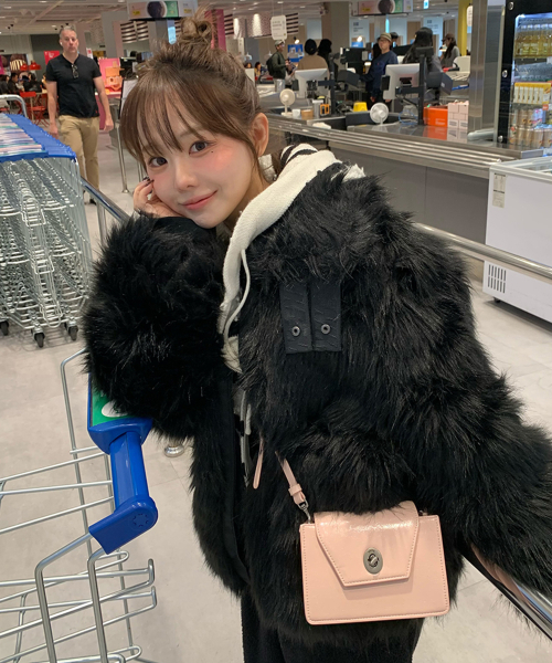 KISYNING(キシニング)の「Square Travel Big-Bag (Baby Pink)(メッセンジャーバッグ・レディース・その他・FREE)」の2枚目の写真
