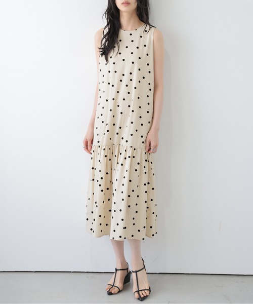 La-gemme（ラジェム）の「ドットノースリーブワンピース（ワンピース・レディース・ネイビー/アイボリー/ブラック・フリー）」の2枚目の写真