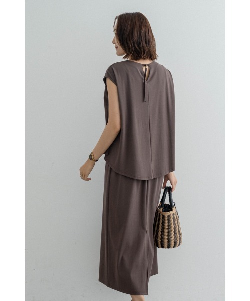 M.deux(エムドゥ)の「セットアップライクカットワンピース(ワンピース・レディース・ブラック/ブラウン・MEDIUM)」の1枚目の写真