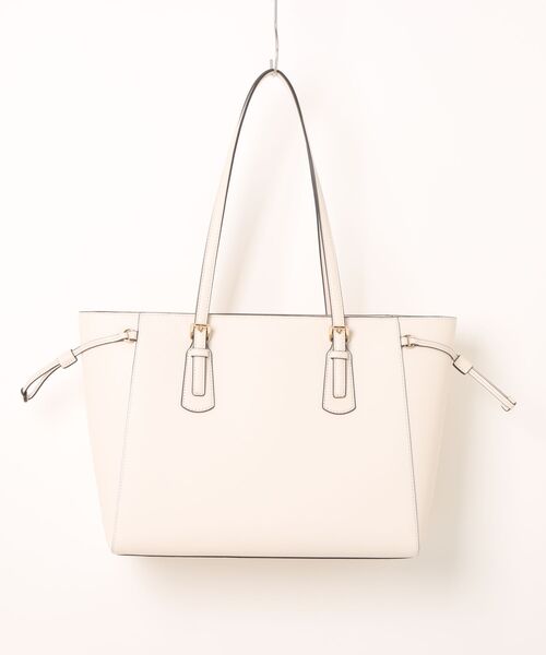 MICHAEL KORS（マイケルコース）の「VOYAGER サフィアーノ レザー トート ラージ（トートバッグ・レディース・ベージュ系・FREE）」の2枚目の写真