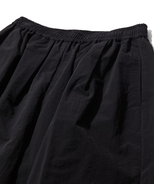 X-girl(エックスガール)の「LOGO AND STAR WIDE LEG TRACK PANTS(その他パンツ・レディース・ブラック/オフホワイト・M/S)」の15枚目の写真