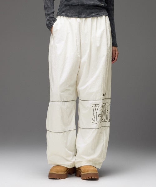 X-girl(エックスガール)の「LOGO AND STAR WIDE LEG TRACK PANTS(その他パンツ・レディース・ブラック/オフホワイト・M/S)」の7枚目の写真