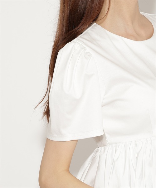 AND COUTURE(アンドクチュール)の「異素材ペプラムトップス(Tシャツ/カットソー・レディース・オフホワイト/ブラック・FREE)」の7枚目の写真