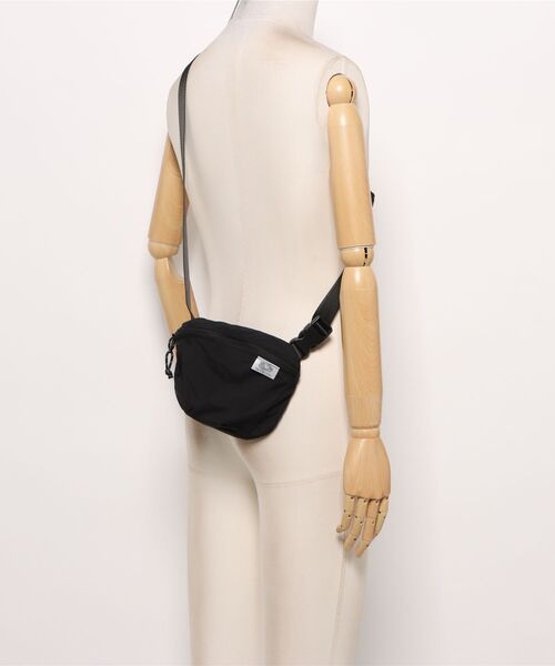 FRUIT OF THE LOOM(フルーツオブザルーム)の「FTL EX FLEX WAIST PACK(ボディバッグ/ウエストポーチ・メンズ・ライトグレー/ブラック/エンジ/インディゴブルー/チャコールアッシュ・FREE)」の9枚目の写真