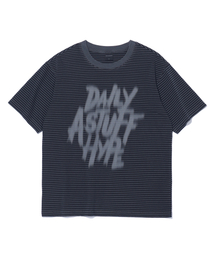 ANNOYED（アノイド）の「ブラーボタイピングストライプ半袖LQ2TU305_CHARCOAL（Tシャツ/カットソー）」
